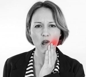 • queilitis o boqueras Enrojecimiento • Inflamación Queilitis o boqueras Inflamación • Enrojecimiento