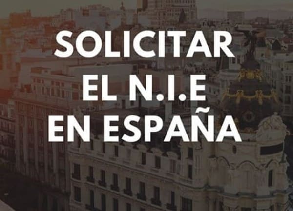 Mejor seguro de salud para renovar NIE en España