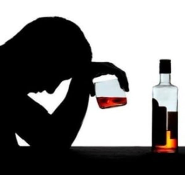 Es posible contratar el seguro de salud si bebo alcohol