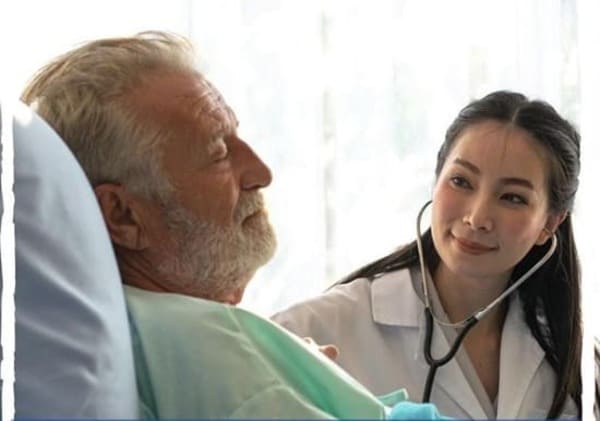 El Mejor Seguro de Salud para Mayores de 70 Años en España