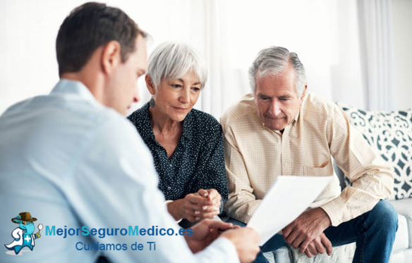 ¿Qué pasa si la persona tenía otras personas incluidas en el seguro médico antes de fallecer se puede cambiar a otro nombre en España?