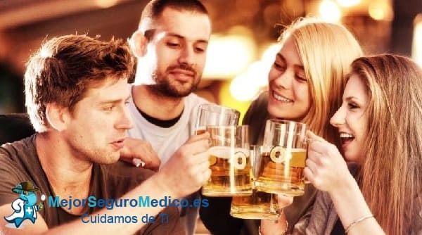 Mejor Aseguradora de Salud para Bebedores 2026 en España