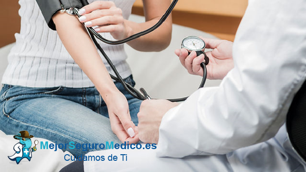 Cuál es el periodo de carencia de un seguro médico nacional en España