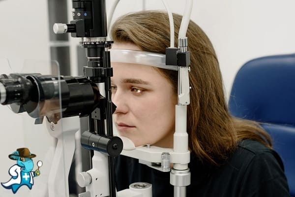 ¿Qué Periodo de Carencia Tiene un Seguro Médico que Cubra la Acromatopsia en España?